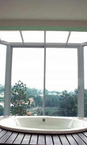 Janela de Alumínio com Vidro  Janela de Alumínio com Vidro