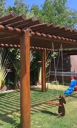 Pergolado de madeira rústica Pergolado de madeira rústica