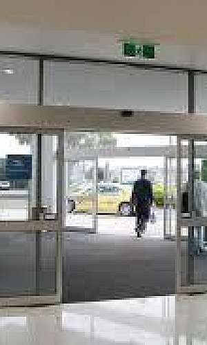 Porta de correr com sensor de presença Porta de correr com sensor de presença