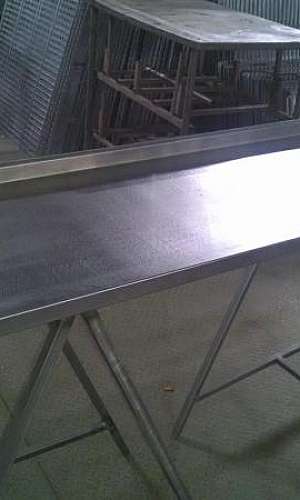 Prateleira com mão francesa Prateleira com mão francesa